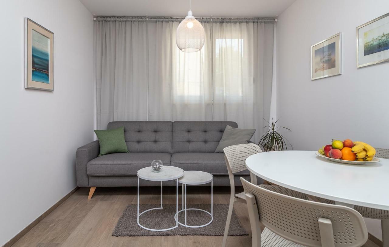 Apartments Flora Trogir Exterior photo