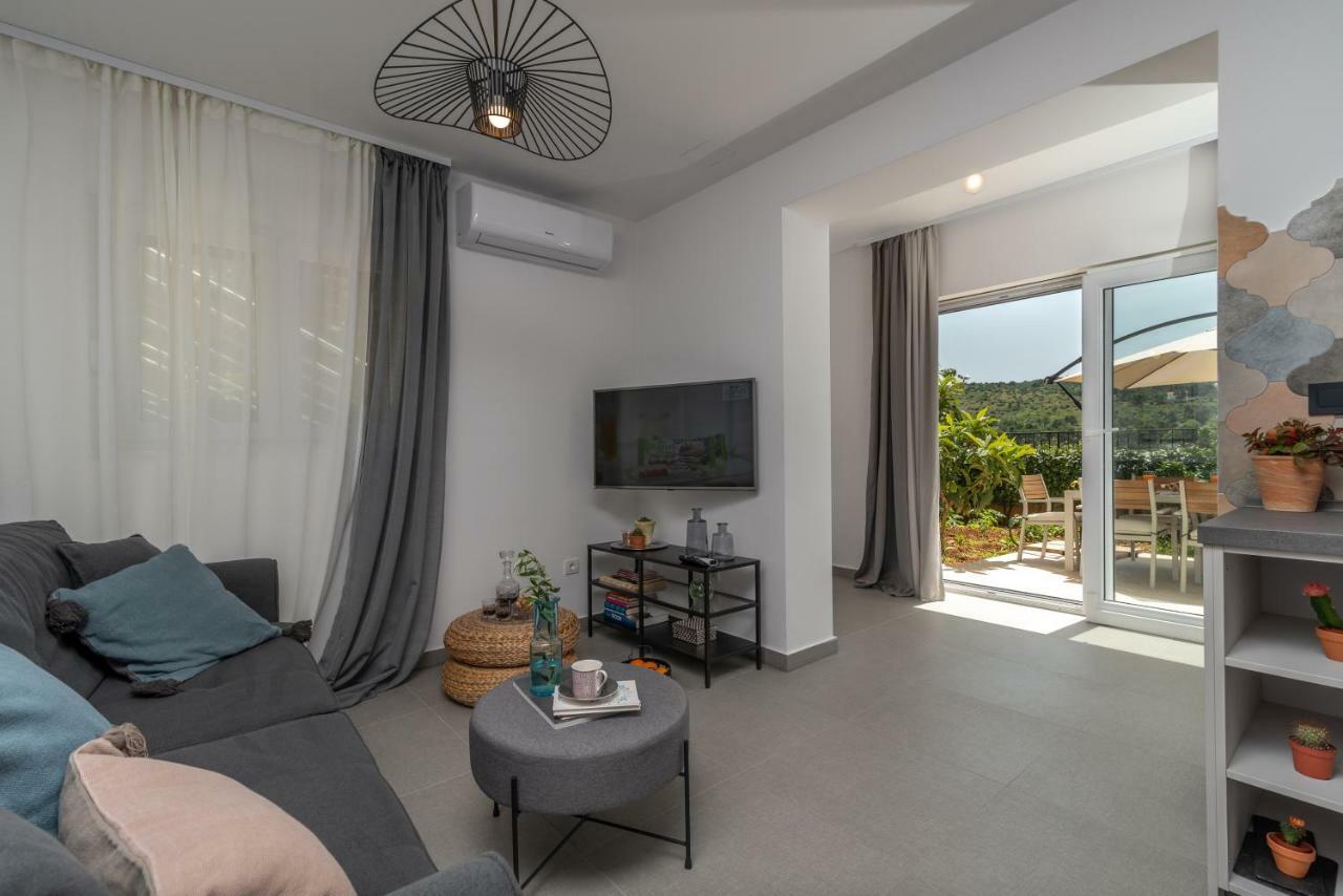 Apartments Flora Trogir Exterior photo