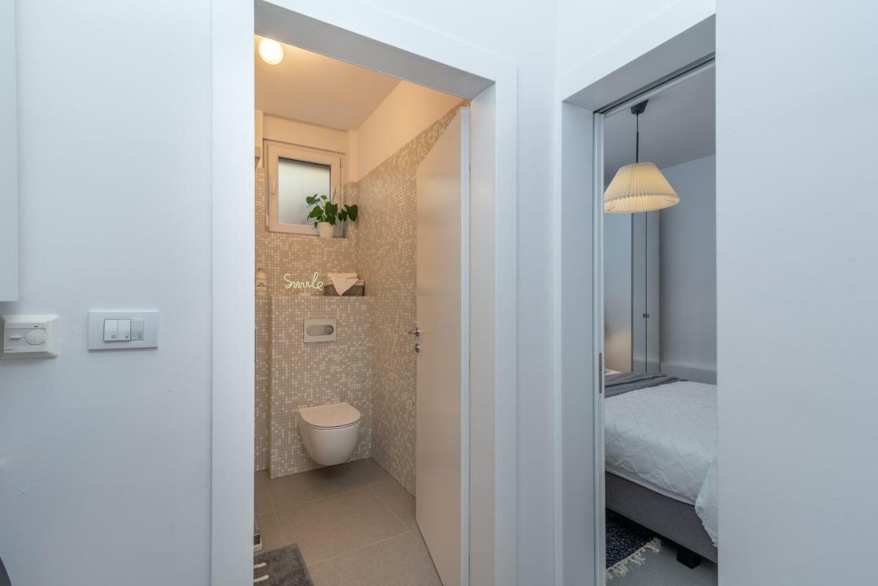 Apartments Flora Trogir Exterior photo